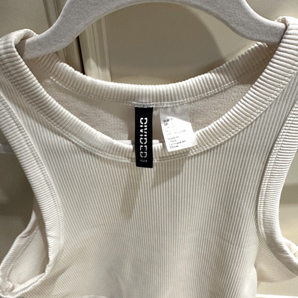 Divided Ribbed Tank Top - Picture 3 of 4